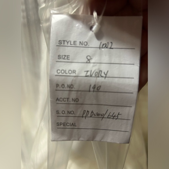 Private label ivory chiffon drop-waist wedding gown - Picture 3 of 10